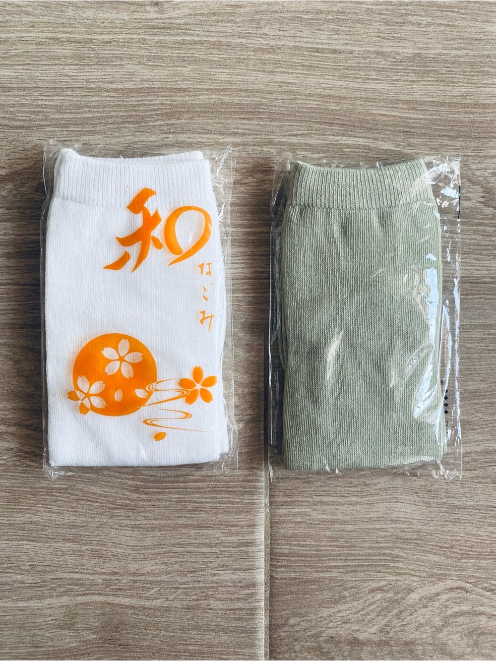 Japanese Tabi Socks Set of 2 White Green Two Toe Socks Unisex Spa Relaxation⁠